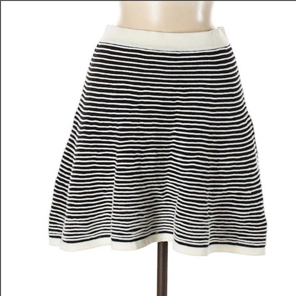 Romeo & Juliet Couture Casual Mini Skirt​